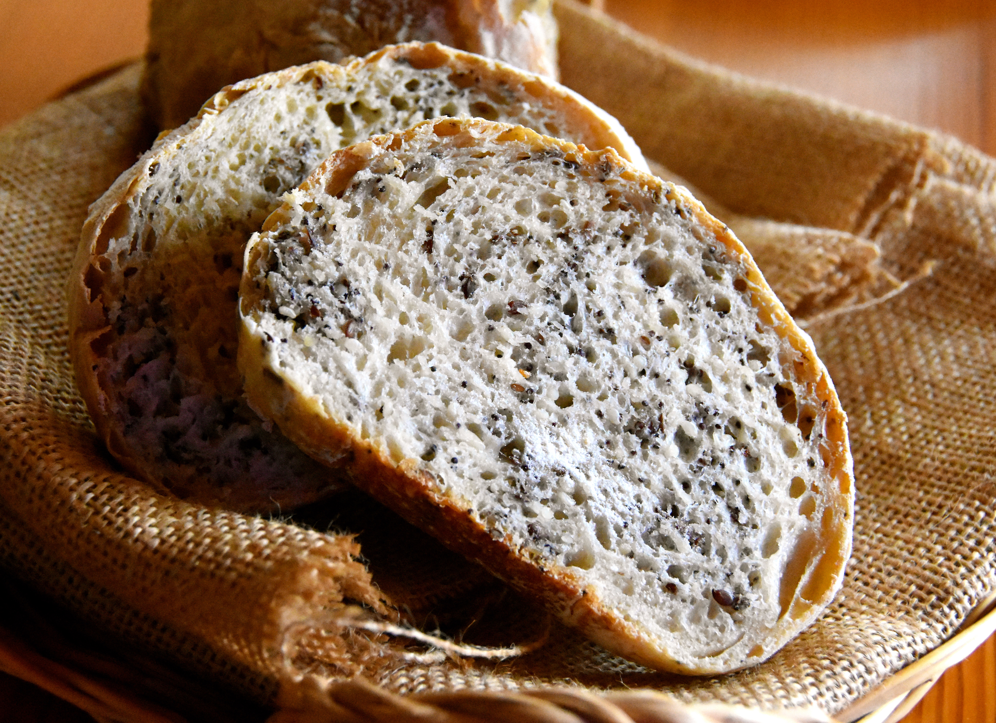 Sotto la neve, pane. Pagnotta a lievitazione naturale con grano Verna, una  ricetta per il pane di tutti i giorni - Con le mani in pasta